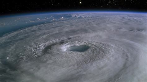 通过卫星从太空观察到的超级单体飓风或龙卷风—高清视频下载、购买_视觉中国视频素材中心