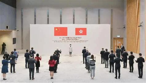 12月16日，全体香港公务员宣誓 - 亿米国际教育网