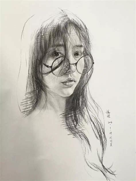 手绘图片唯美人物素描步骤-露西学画画