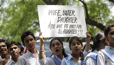 生而不平等：印度女性如何才能免遭迫害？|界面新闻 · 天下