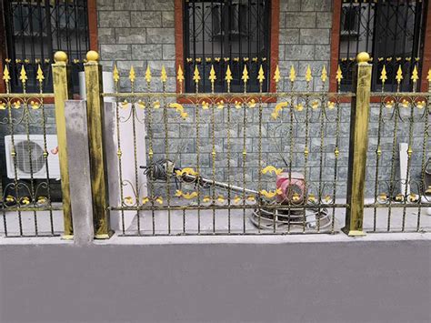 庭院护栏 铁艺护栏杆小区围墙铁制围挡体育场隔离栏杆厂家定制-阿里巴巴