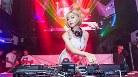亚洲夜店DJ美女热舞