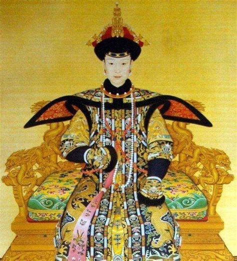 乾隆7位后妃的画像，图3的孝贤纯皇后温文尔雅，图6纯妃美若天仙