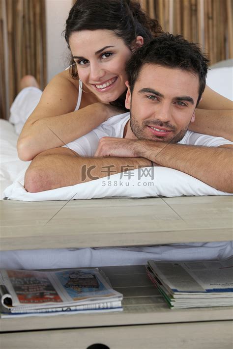 非主流情侣头像躺着