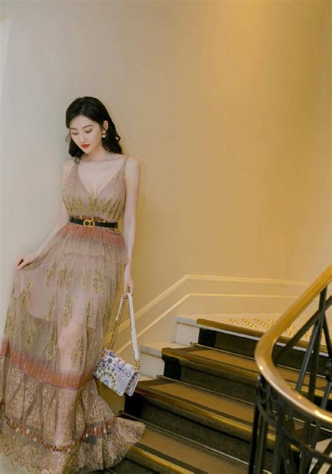 Herv&#233;L&#233;gerbyMaxAzria金色裙子图片
