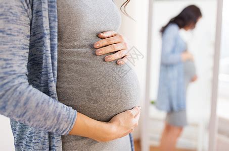 怀孕,母亲,人期望的快乐的孕妇大腹便便高清图片下载-正版图片300610649-摄图网