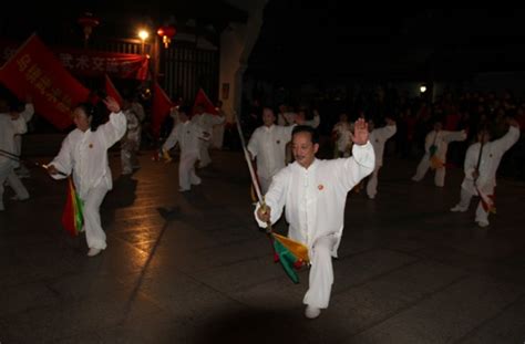 二十四式太极剑,武当剑49式背向演练,24式太极剑分解学_大山谷图库