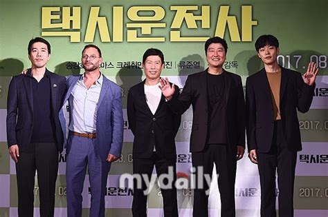《出租车司机》今天在韩国电影预售榜击败《军舰岛》夺得冠军-新闻资讯-高贝娱乐