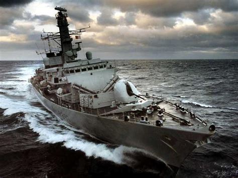 俄军机开火警告闯入黑海的英国军舰，英方否认，俄公布视频秒打脸_凤凰网视频_凤凰网