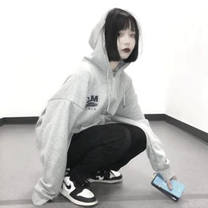 女生温柔头像暗系