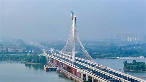 现场多图！郑州新彩虹桥开通在即，已有车辆试通行 - 河南一百度