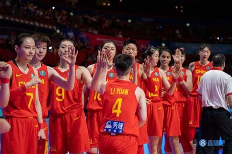 万箭齐发！中国女篮12人上场 全部都有得分进账-直播吧
