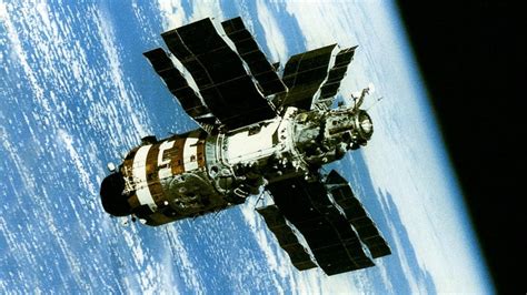 2001年3月23日苏联“和平”号空间站完成使命，成功坠毁|空间站|太空|科研_新浪新闻