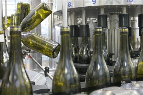 全自动液体灌装机厂家定制葡萄酒果露酒米酒罐装生产线白酒灌装机-阿里巴巴