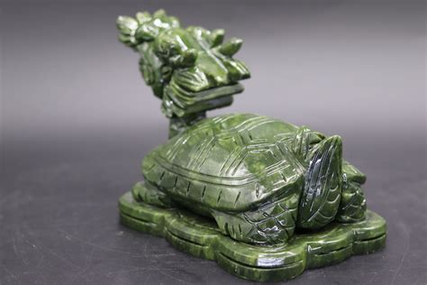 欣赏 | 青玉小乌龟的雕刻过程（多图） - 爱玉珠宝网