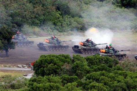 高清：台湾三军联演坦克武直重机枪狂打猛射- 中国日报网