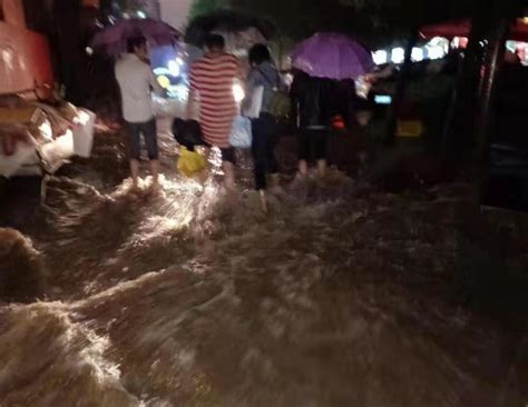 暴雨致昆明市区交通瘫痪 多个区域被淹（组图）_新浪新闻