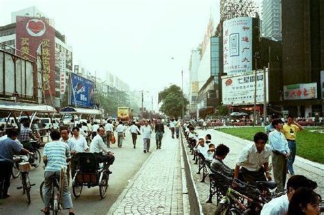 老照片：雄起 九十年代的成都街景