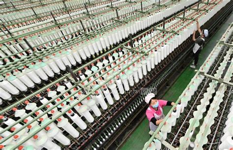 新疆库尔勒：纺织企业正开足马力赶制订单-人民图片网