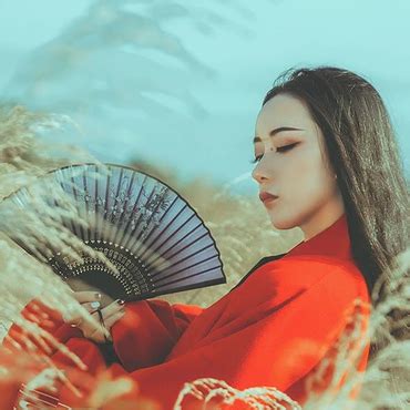 女生蓝色古风折扇头像图片