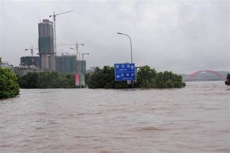 罕见暴雨席卷26省1300万人，今年的洪灾正在揭开中国一个大问题，再不解决危险就在后面__财经头条