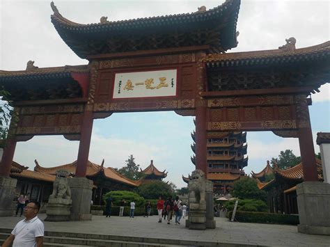 五台山香火最旺的寺庙，几百年来口口相传，游客：这里求财最灵验
