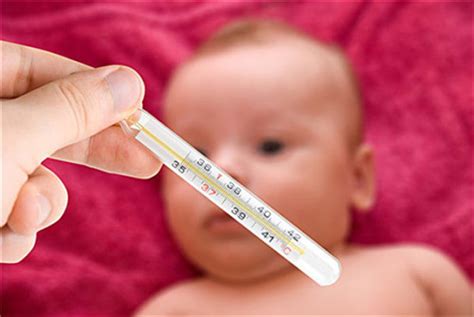 婴儿发烧多少度吃退烧药（宝宝发烧超过38度能不能吃退烧药）-幼儿百科-魔术铺