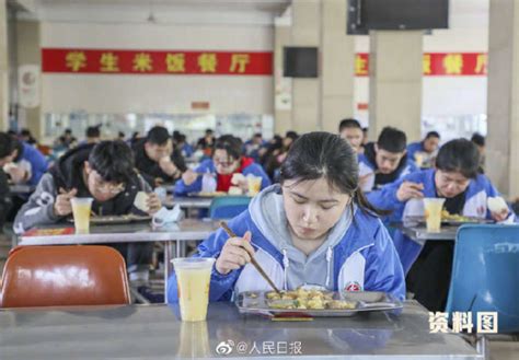 午餐在学校吃，娃由学校带！郑州全市中小学实施在校配餐也不远啦-大河网