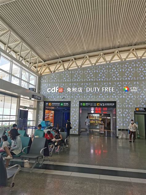 海南三亚凤凰机场-去三亚玩坐到海口美兰机场更好还是凤凰机场?