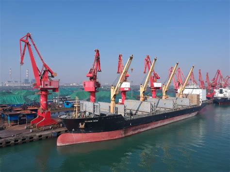 山东港口集团日照港首次完成大批量工程机械装船任务