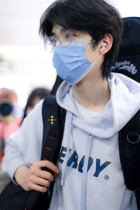 张嘉元图片