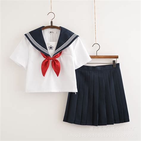 简约又时尚的中小学生校服款式图_中国制服设计网