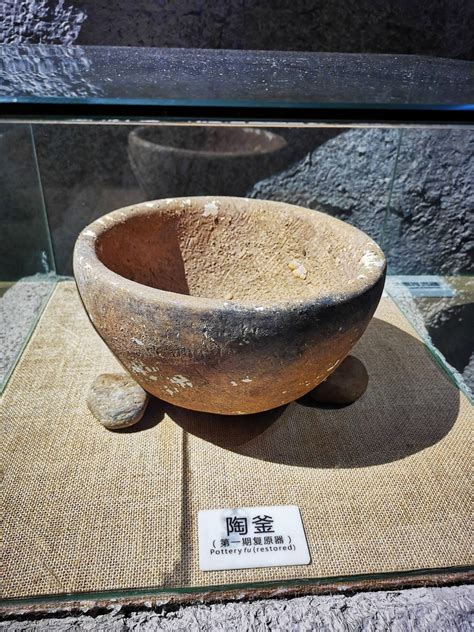 甑皮岩遗址发现原始陶片，专家经研究，竟发现双料混炼的高科技