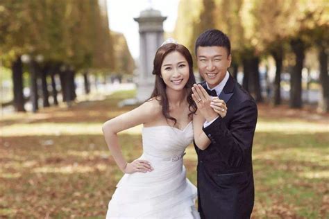 “台湾第一帅”王阳明庆结婚三周年，与老婆蔡诗芸超恩爱