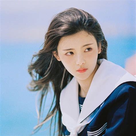 杨超越古风头像女生动漫