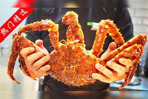 吃10斤重顶级帝王蟹，一个人能吃一整只，太奢侈了吧_腾讯视频