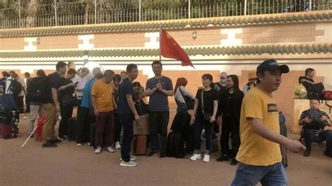 中国使馆积极协助中国公民撤离苏丹、入境埃及，并提醒注意事项_凤凰网