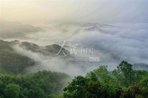 江西芦溪：云雾缭绕如仙境-人民图片网