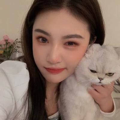 复古风甜美穿搭女生头像