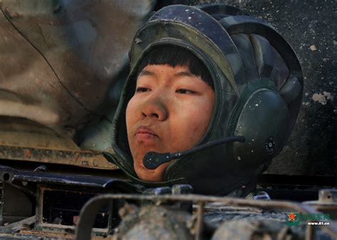 坦克连的女指导员 就爱跟自己“死磕”到底_新闻中心_中国网