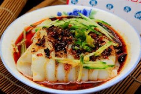 浆水鱼鱼是一道著名的陕西传统小吃，浆水鱼鱼曰鱼，其实并不似鱼，酷如蝌蚪，陕西话叫“蛤蟆骨斗”，即小蝌蚪，图为浆水鱼鱼。