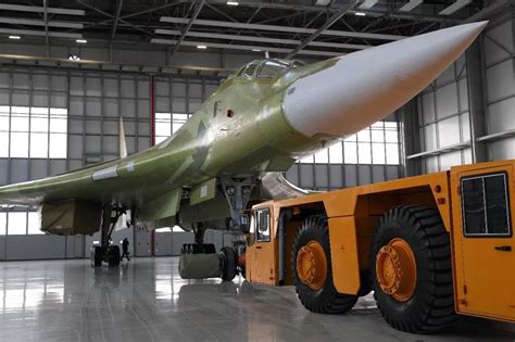 “白天鹅”重获新生，首架全新制造的图-160M轰炸机，在喀山首飞_凤凰网