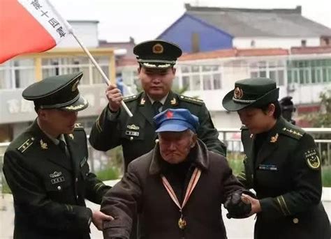 97岁老红军寄语新一代军人：永远吹响冲锋号 - 中国军网