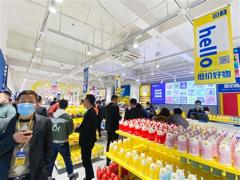 12月21日，河南许昌。市区胖东来超市，市民选购水饺……_新浪新闻