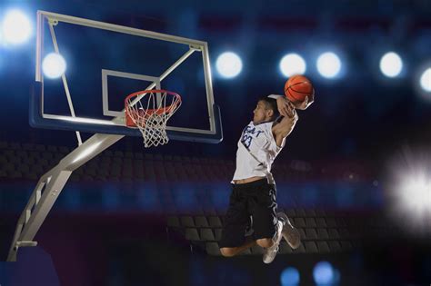 篮球跳投图片-篮球跳投由队员投篮素材-高清图片-摄影照片-寻图免费打包下载