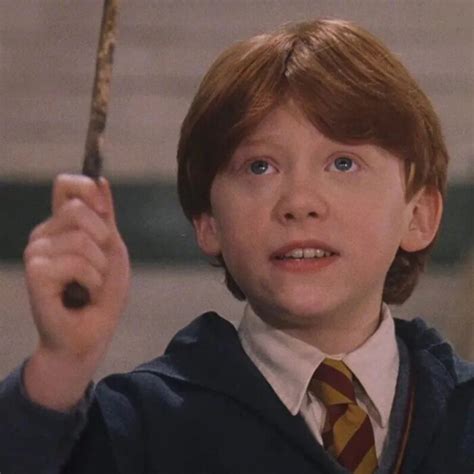 《哈利·波特》罗恩已升级当爸，哈利身边的那个男孩真的长大了
