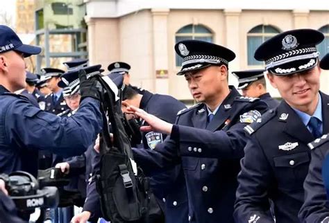 山东省威海市公安局海岸警察支队举行警用装备配发仪式(组图)-特种装备网
