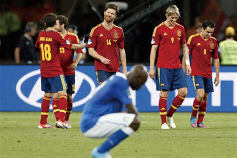 西班牙最后时刻连入两球，首次闯入世界杯决赛 - 球迷屋