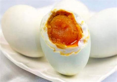 保存咸鸭蛋，用2物处理后放冰箱，保鲜12个月，和刚煮的一样好吃