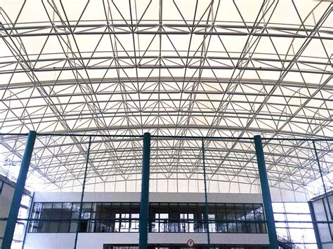 “新疆第一跨”！乌鲁木齐机场改扩建工程飞机维修机库钢结构网架顺利整体提升